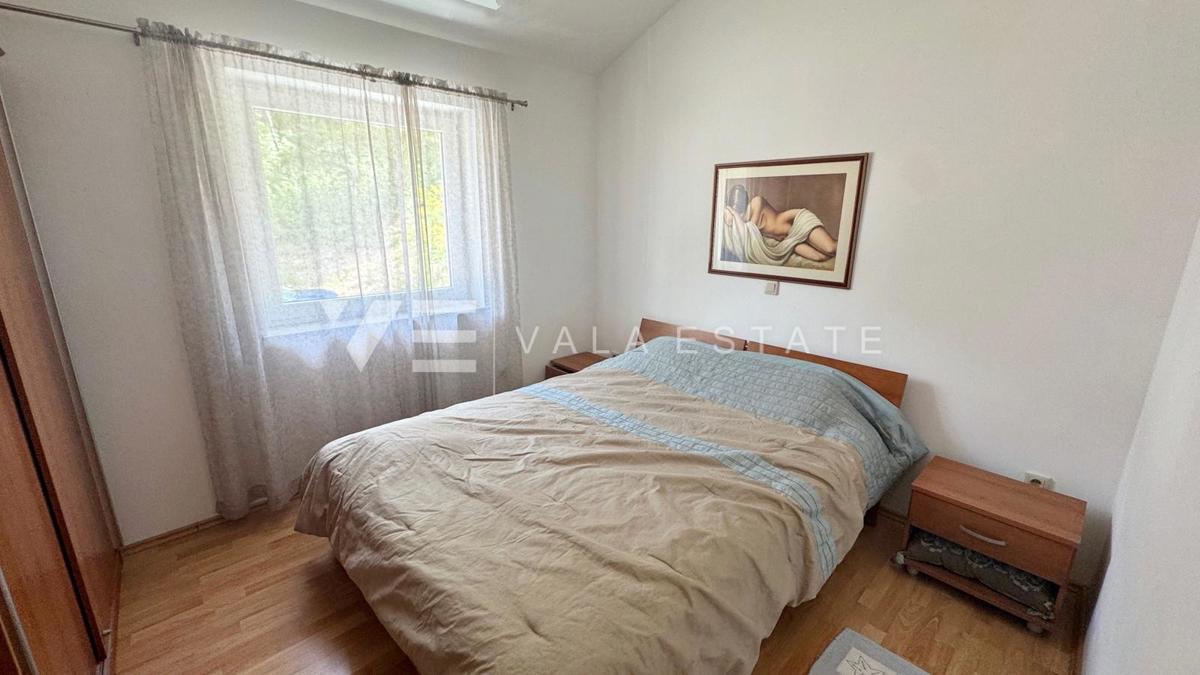 APARTMA NA ATRAKTIVNI LOKACIJI PRVA VRSTA DO MORJA