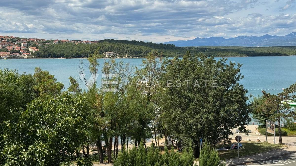 APARTMA NA ATRAKTIVNI LOKACIJI PRVA VRSTA DO MORJA