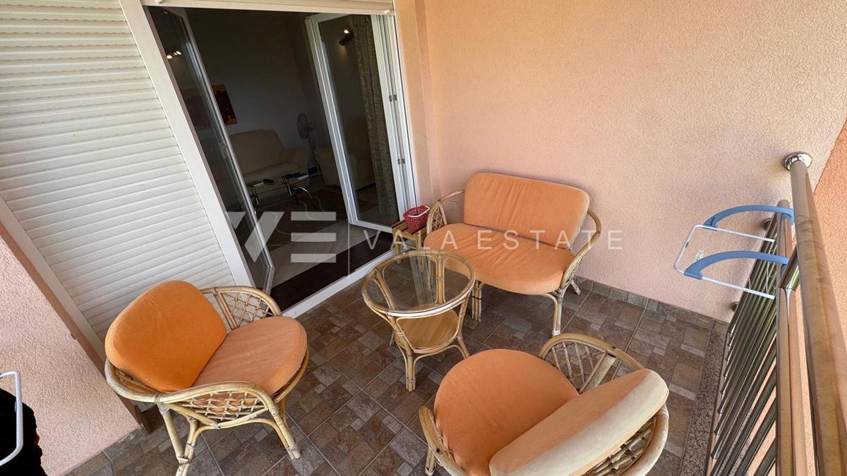 APARTMA NA ATRAKTIVNI LOKACIJI PRVA VRSTA DO MORJA