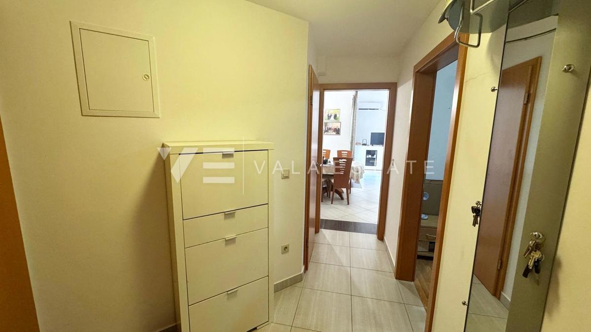 APARTMA NA ATRAKTIVNI LOKACIJI PRVA VRSTA DO MORJA
