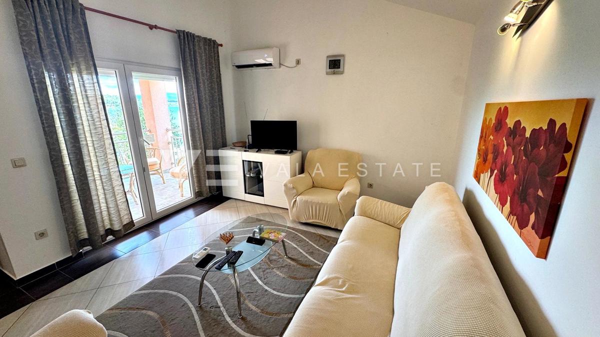 APARTMA NA ATRAKTIVNI LOKACIJI PRVA VRSTA DO MORJA