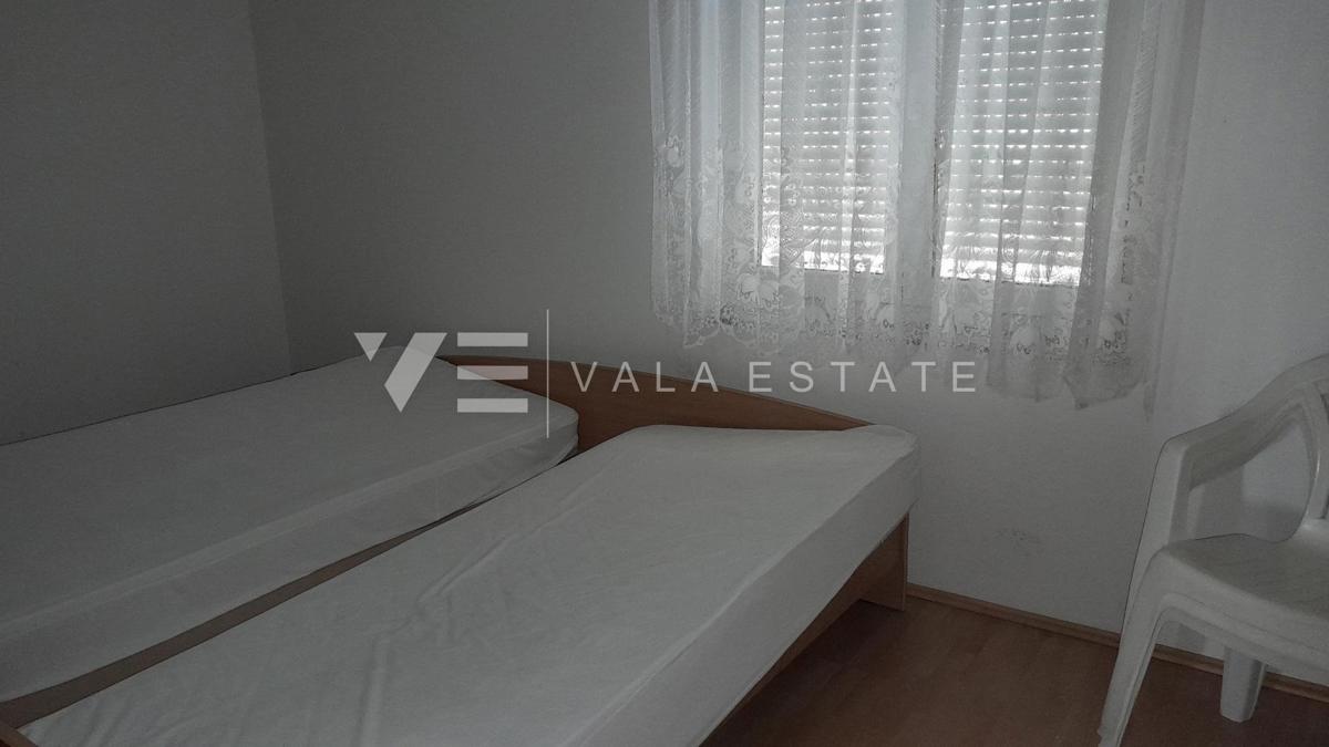 PRILOŽNOST! TRI APARTMAJA V VEČSTANOVSKI ZGRADBI