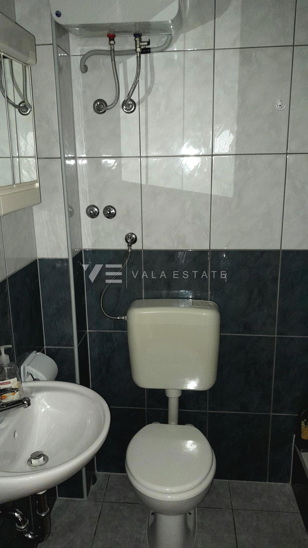 PRILOŽNOST! TRI APARTMAJA V VEČSTANOVSKI ZGRADBI