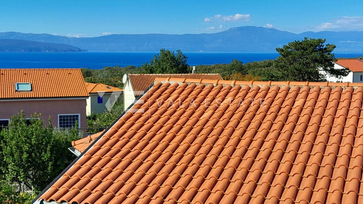 PRILOŽNOST! TRI APARTMAJA V VEČSTANOVSKI ZGRADBI