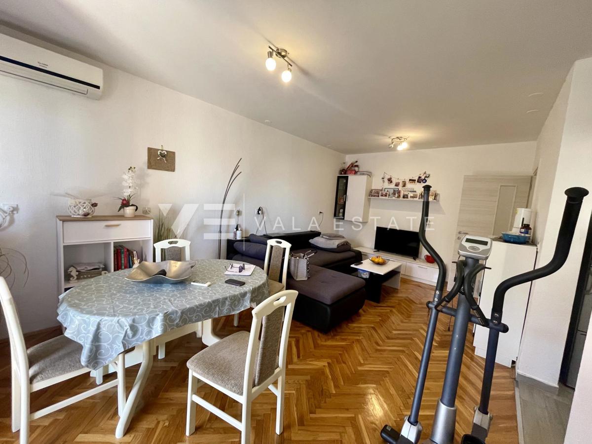 DVOSOBNI APARTMA NA MIRNI LOKACIJI