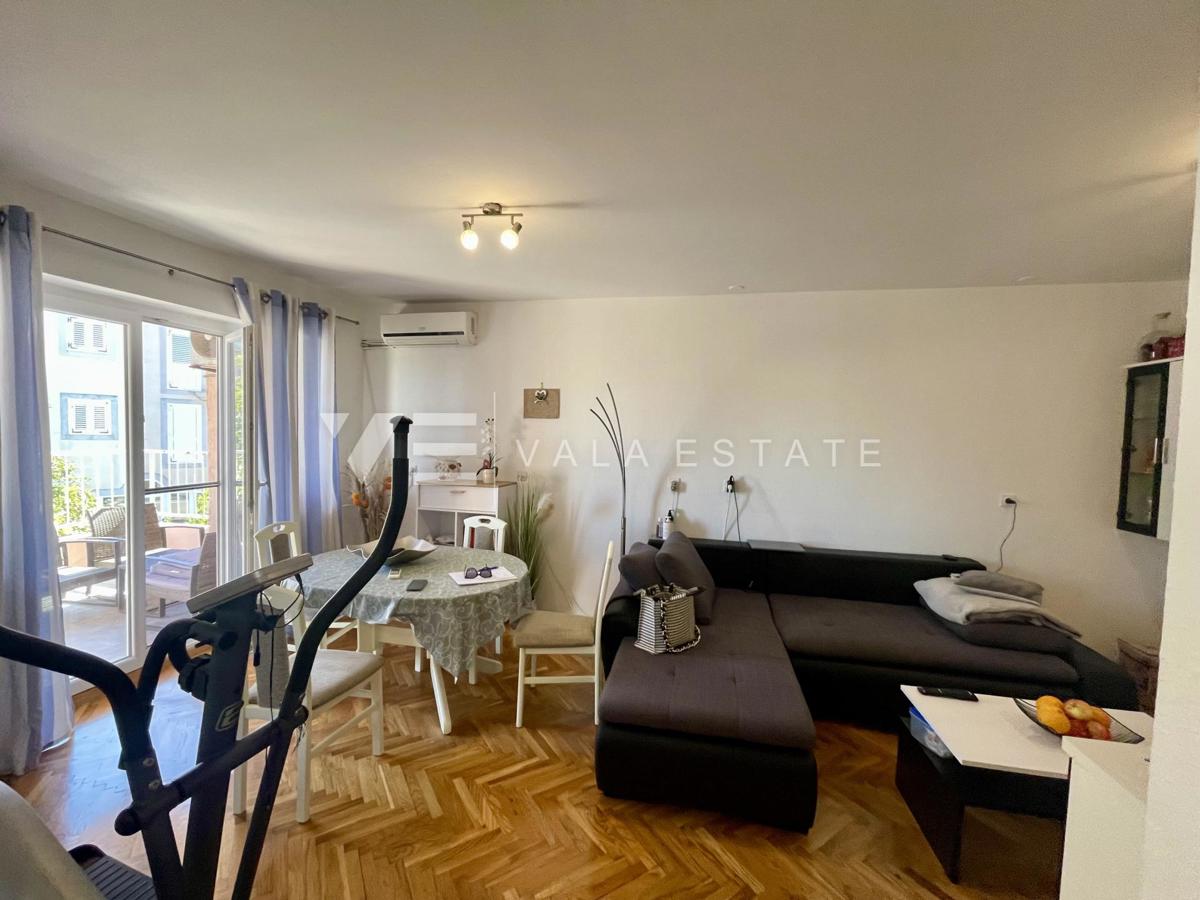 DVOSOBNI APARTMA NA MIRNI LOKACIJI