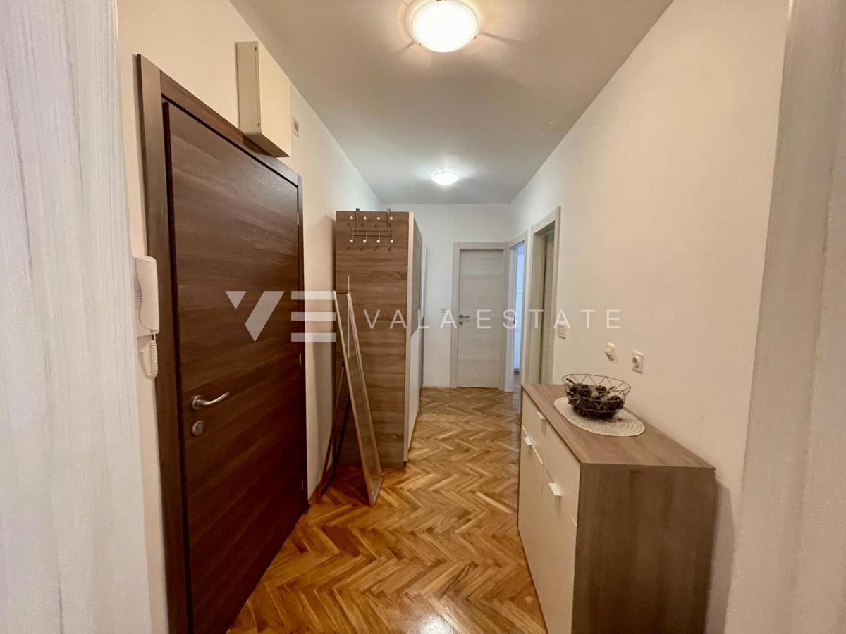 DVOSOBNI APARTMA NA MIRNI LOKACIJI