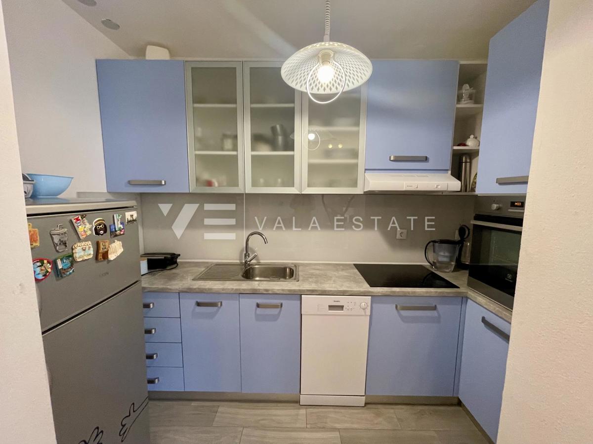 DVOSOBNI APARTMA NA MIRNI LOKACIJI