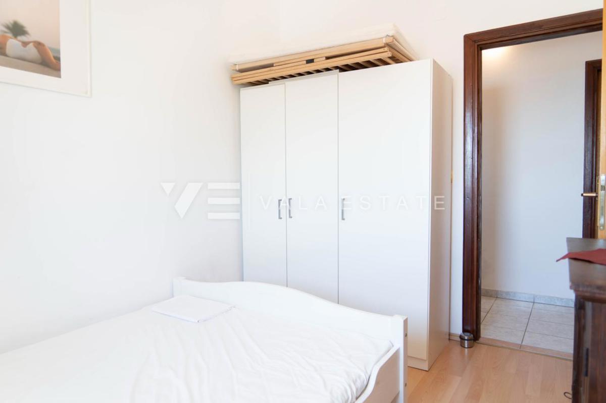 ATRAKTIVNI APARTMA Z ODPRTIM POGLEDOM NA MORJE