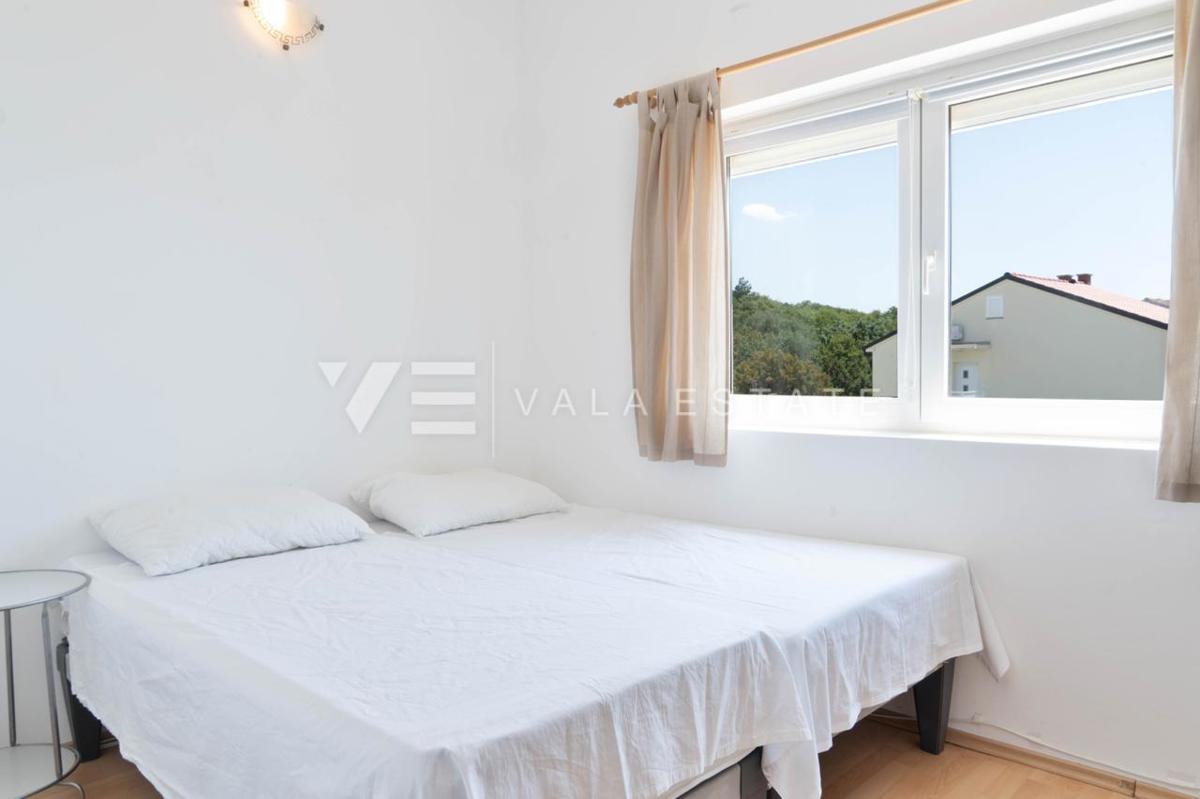 ATRAKTIVNI APARTMA Z ODPRTIM POGLEDOM NA MORJE