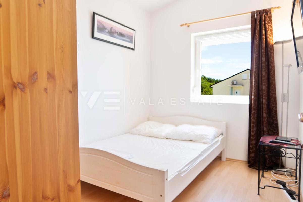 ATRAKTIVNI APARTMA Z ODPRTIM POGLEDOM NA MORJE