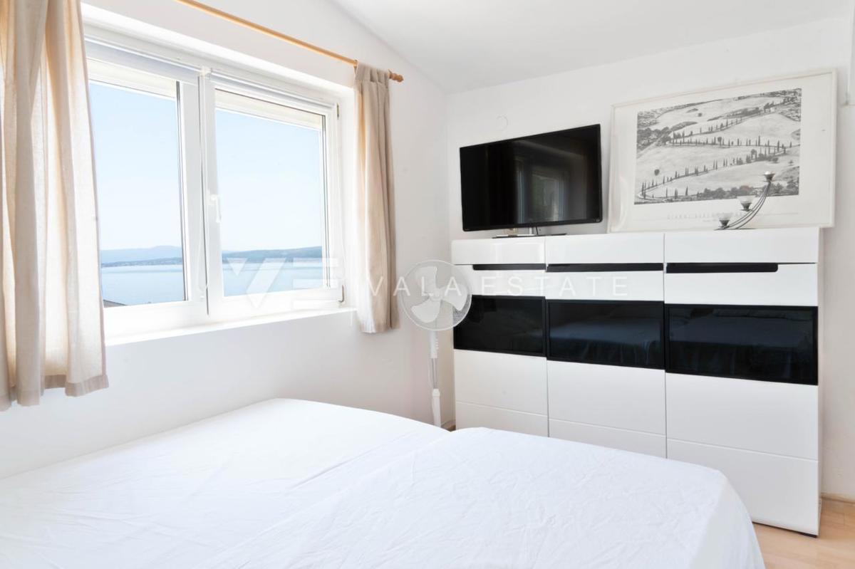 ATRAKTIVNI APARTMA Z ODPRTIM POGLEDOM NA MORJE