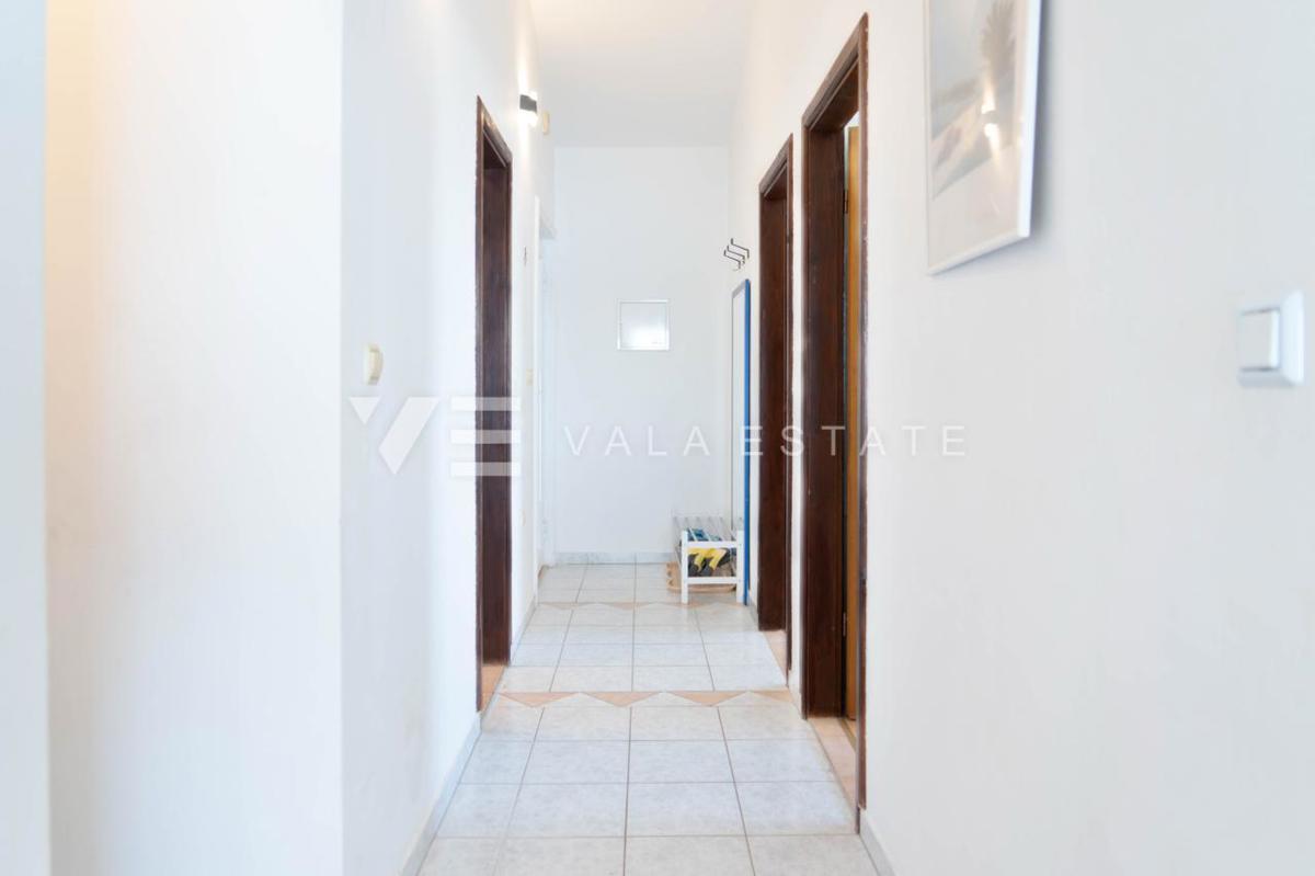 ATRAKTIVNI APARTMA Z ODPRTIM POGLEDOM NA MORJE