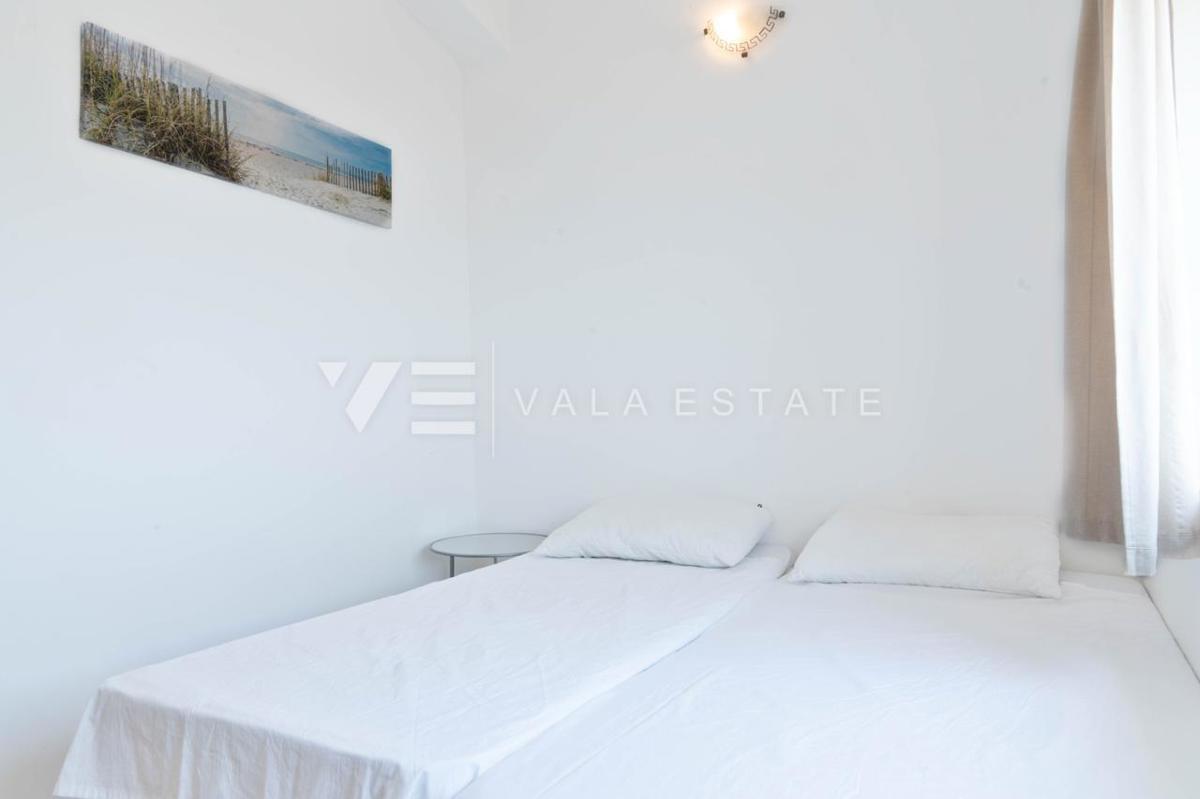 ATRAKTIVNI APARTMA Z ODPRTIM POGLEDOM NA MORJE