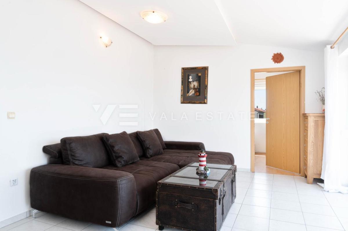 ATRAKTIVNI APARTMA Z ODPRTIM POGLEDOM NA MORJE