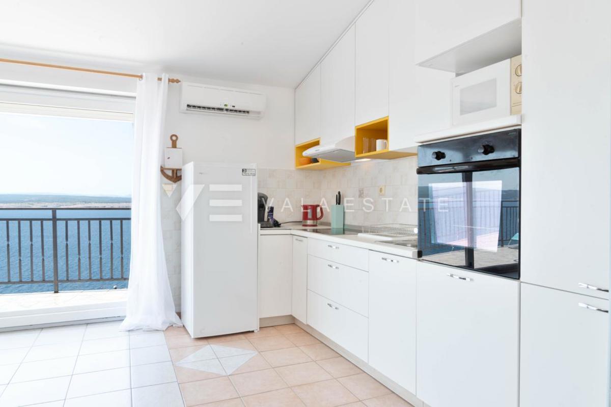 ATRAKTIVNI APARTMA Z ODPRTIM POGLEDOM NA MORJE