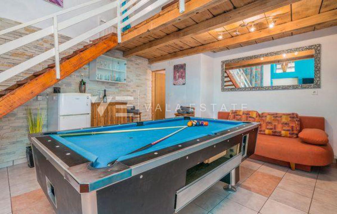 DVE KAMNITI HIŠI Z BAZENOM NA MIRNI LOKACIJI