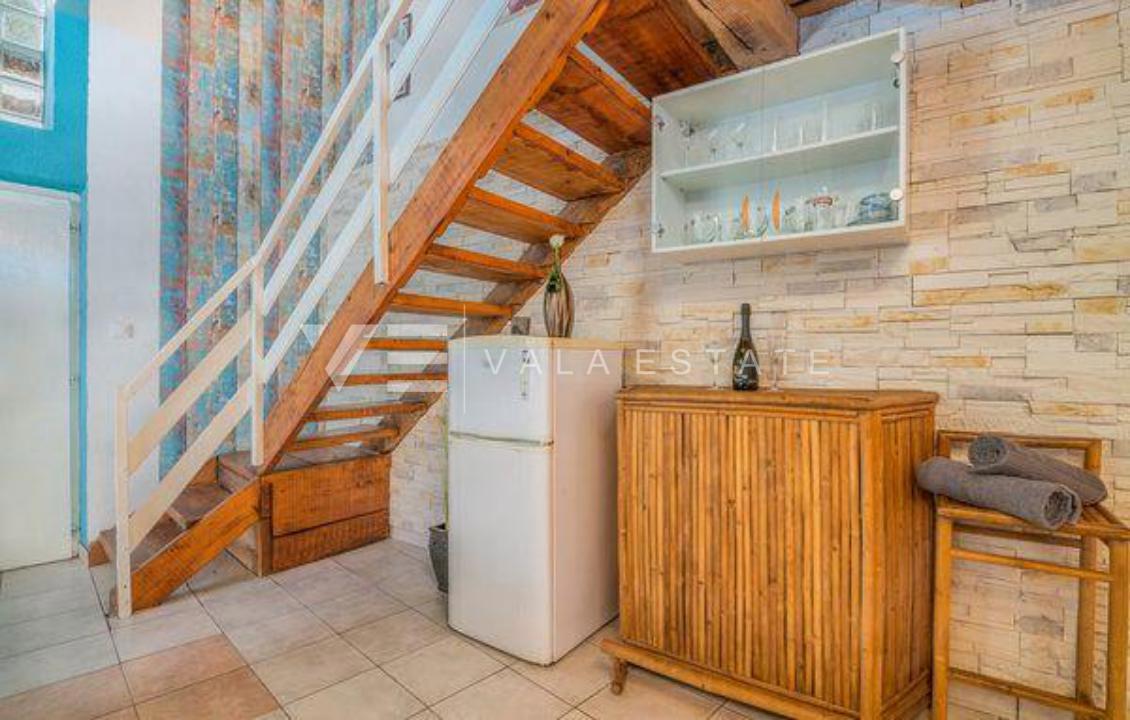 DVE KAMNITI HIŠI Z BAZENOM NA MIRNI LOKACIJI