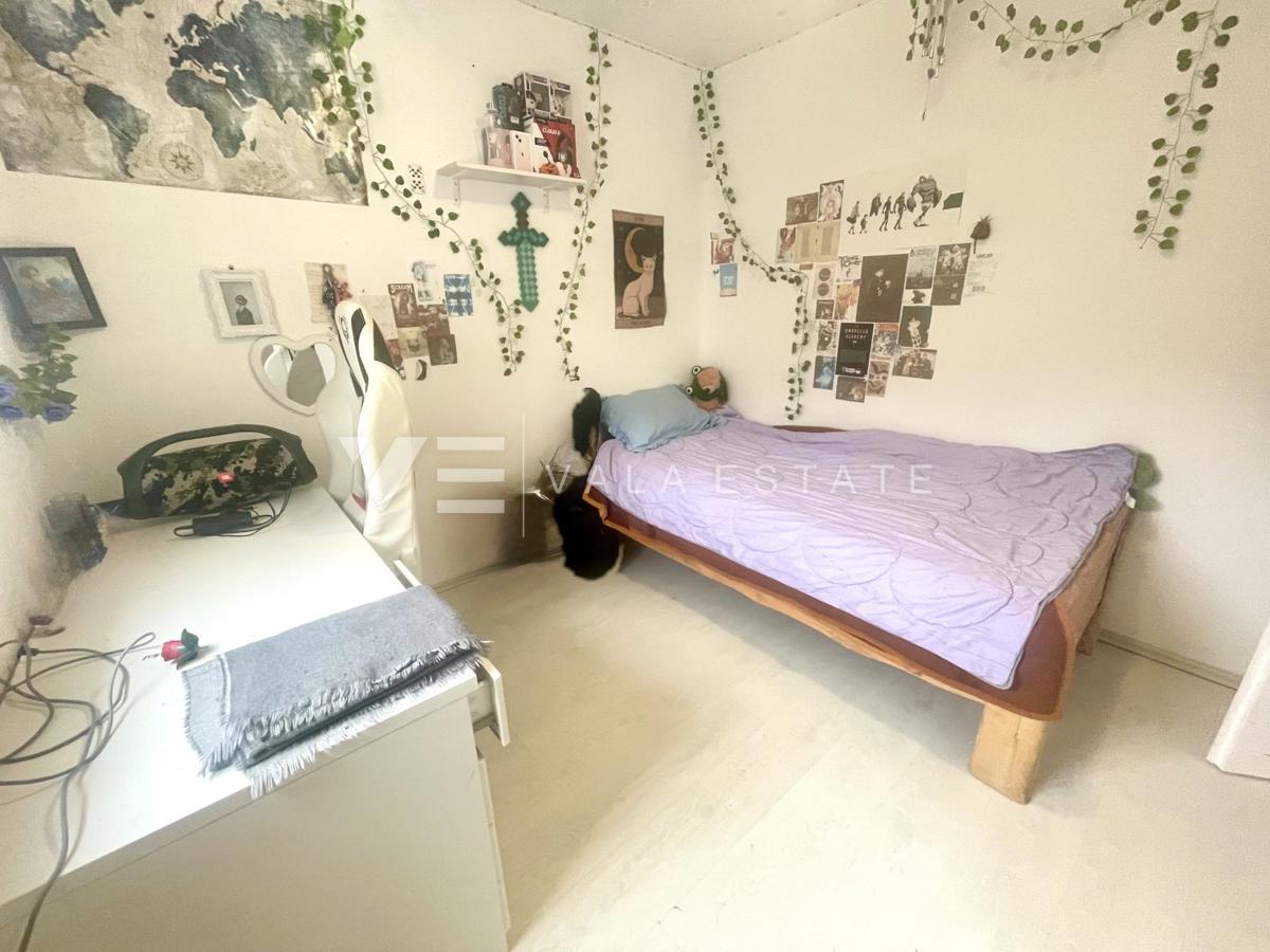 SAMOSTOJNA HIŠA Z VELIKIM VRTOM NA MIRNI LOKACIJI