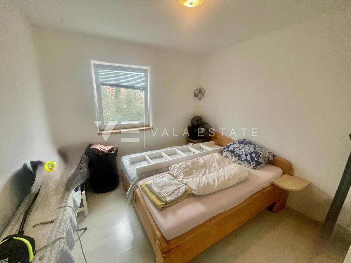 SAMOSTOJNA HIŠA Z VELIKIM VRTOM NA MIRNI LOKACIJI