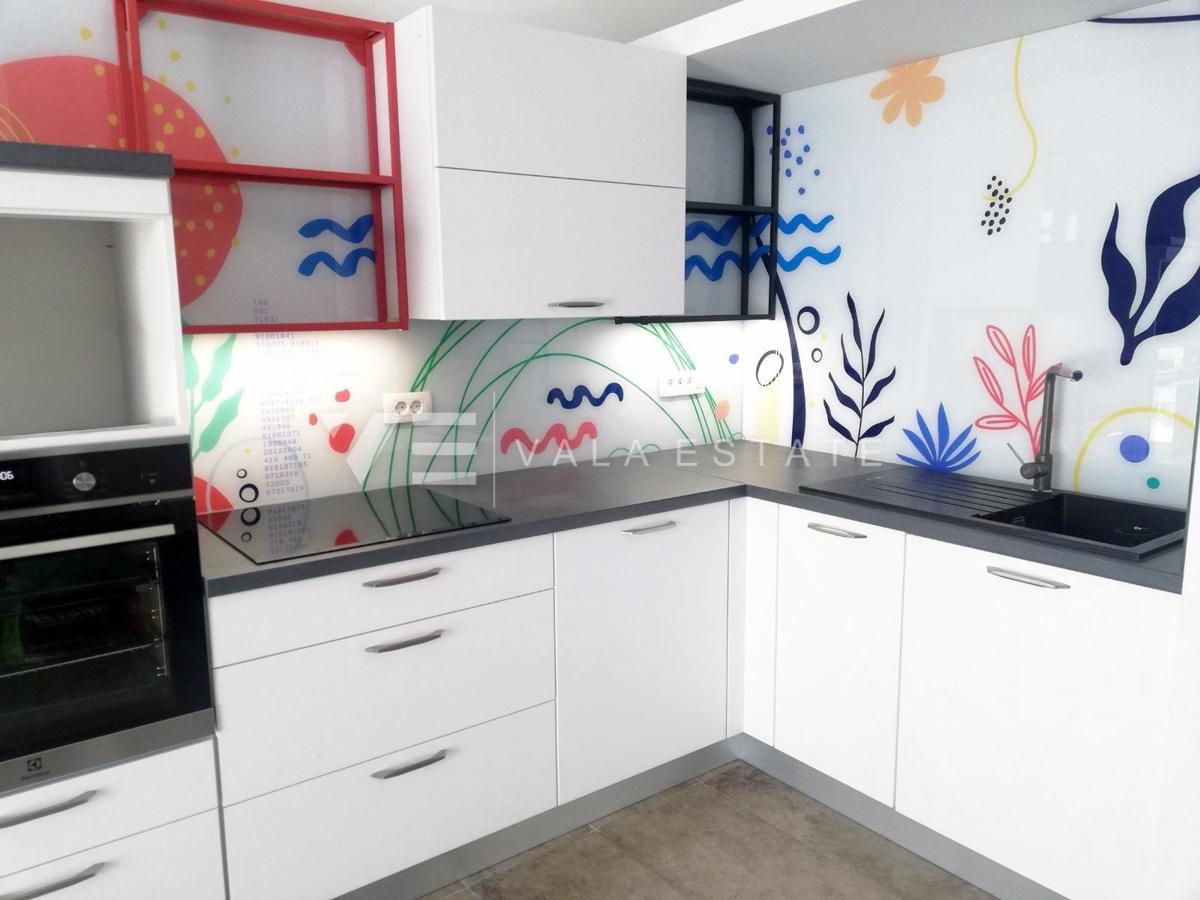 MODERNI PRITLIČNI APARTMA Z VRTOM NA MIRNI LOKACIJI