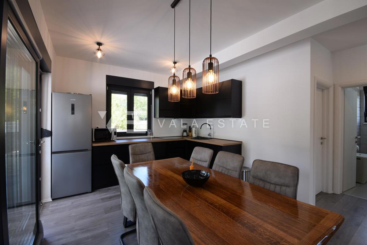 NOVOGRADNJA! SODOBNA NOVA SAMOSTOJNA HIŠA NA ČUDOVITI LOKACIJI, OBKROŽENA Z NARAVO