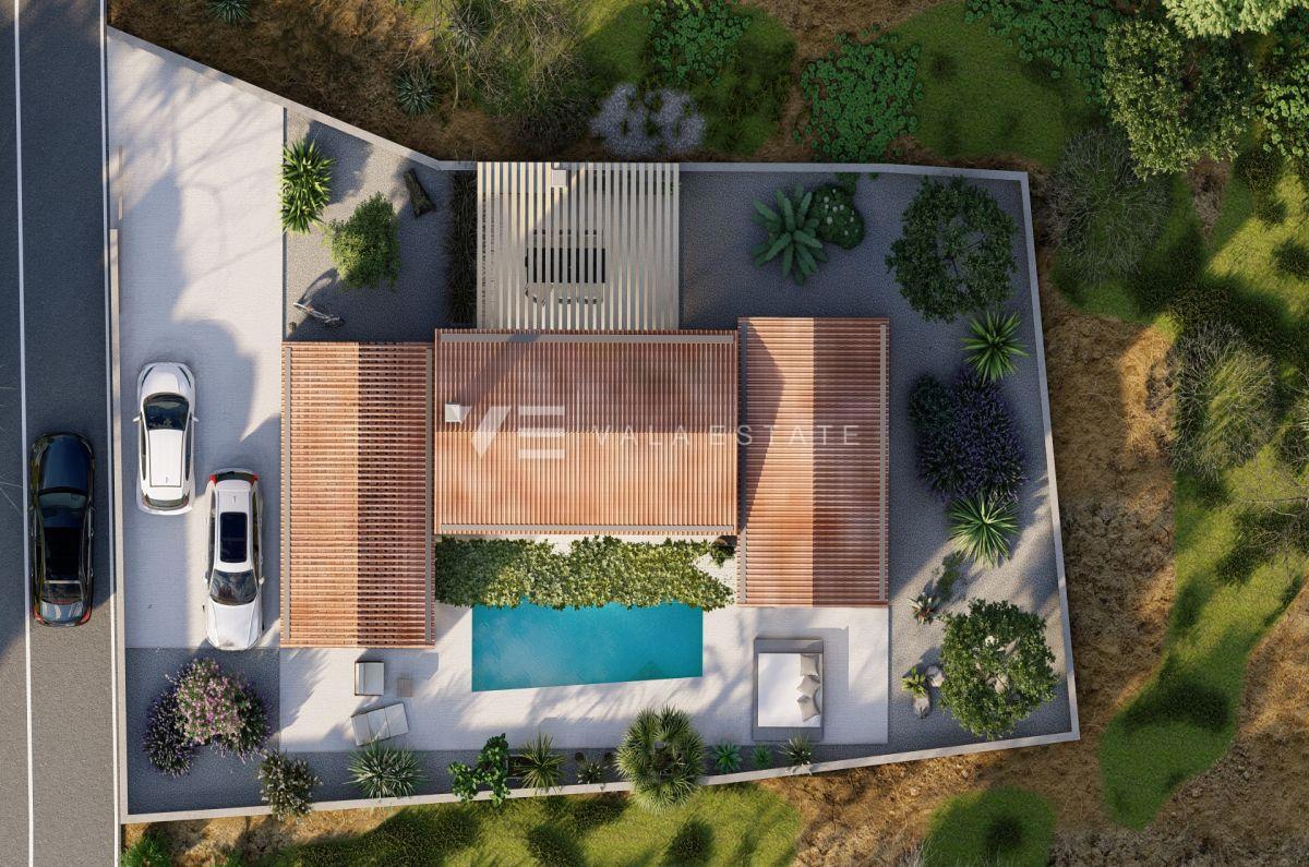 ZAZIDLJIVO ZEMLJIŠČE S PROJEKTNO DOKUMENTACIJO NA MIRNI PODEŽELSKI LOKACIJI