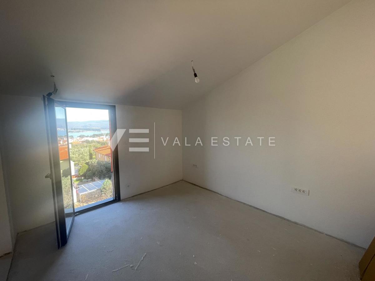 LUKSUZNI PENTHOUSE APARTMA S ČUDOVITIM POGLEDOM NA MORJE