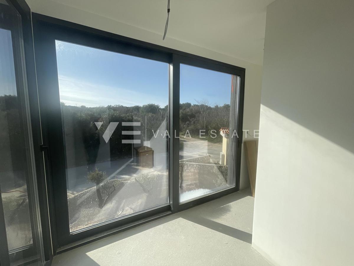 LUKSUZNI PENTHOUSE APARTMA S ČUDOVITIM POGLEDOM NA MORJE