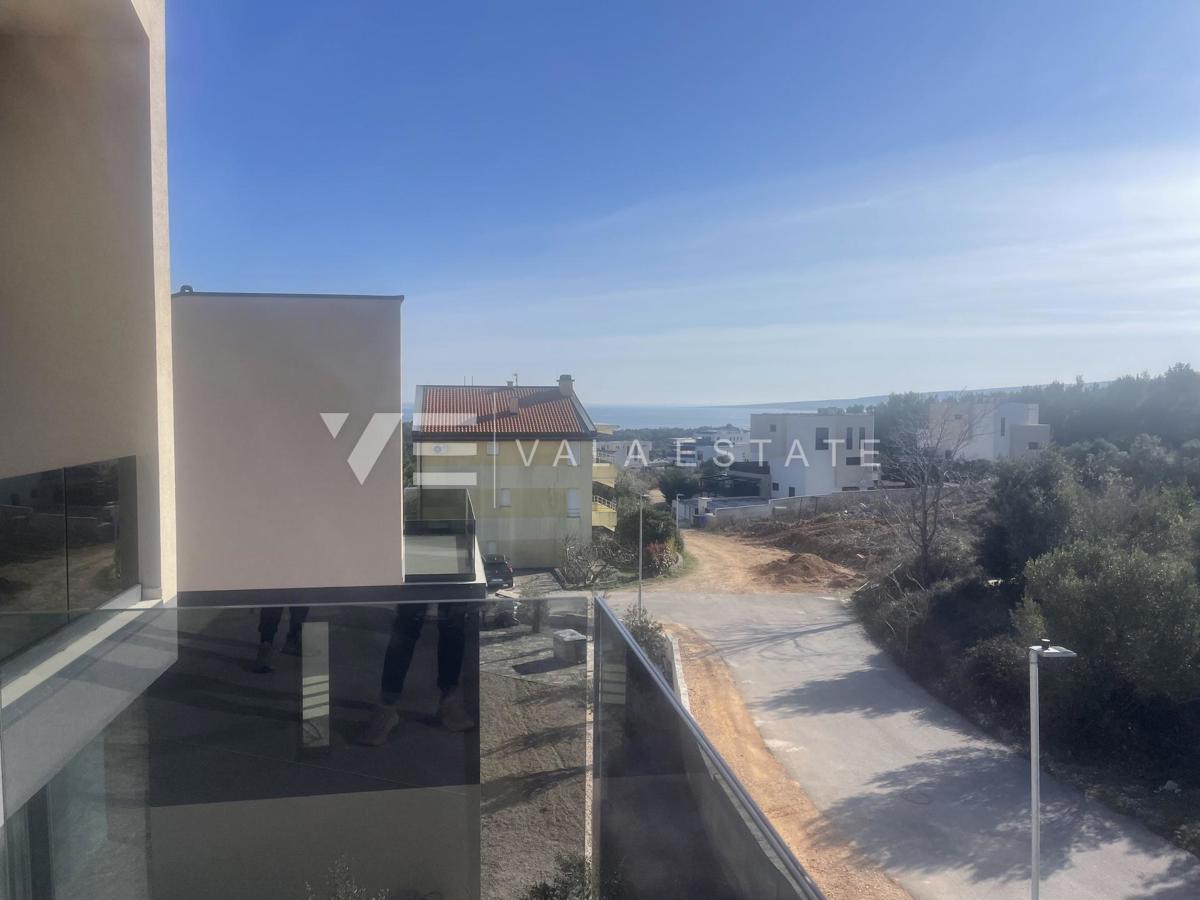 LUKSUZNI PENTHOUSE APARTMA S ČUDOVITIM POGLEDOM NA MORJE