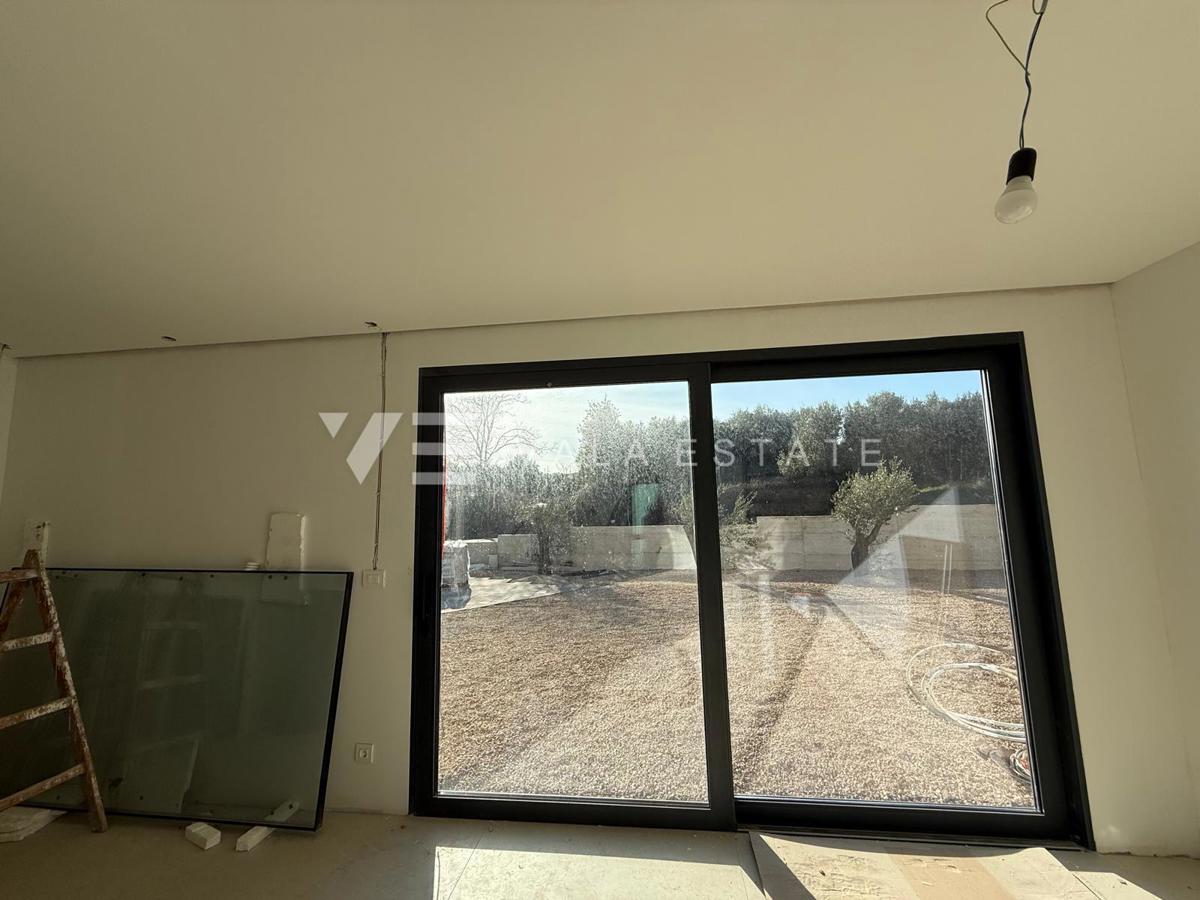 DVOETAŽNI APARTMA V NOVOGRADNJI S POGLEDOM NA MORJE