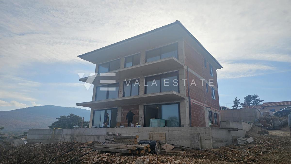 DVA APARTMAJA S POGLEDOM NA MORJE V BLIZINI PLAŽE