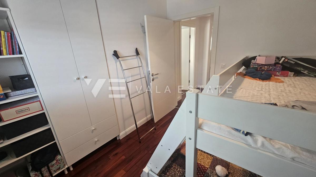 UDOBNI PENTHOUSE APARTMA V BLIŽINI PLAŽE IN CENTRA