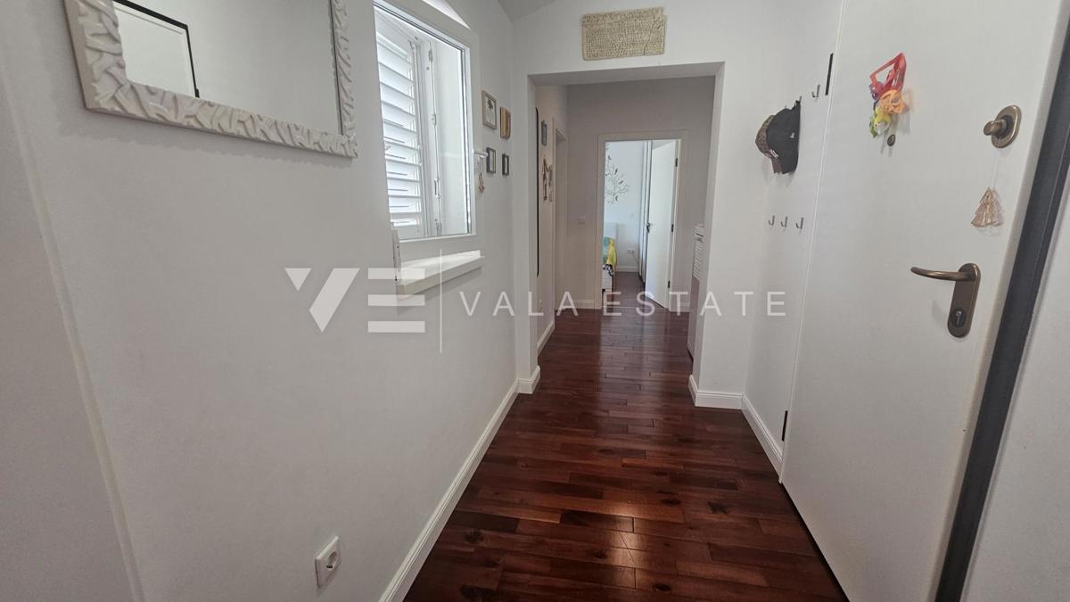 UDOBNI PENTHOUSE APARTMA V BLIŽINI PLAŽE IN CENTRA