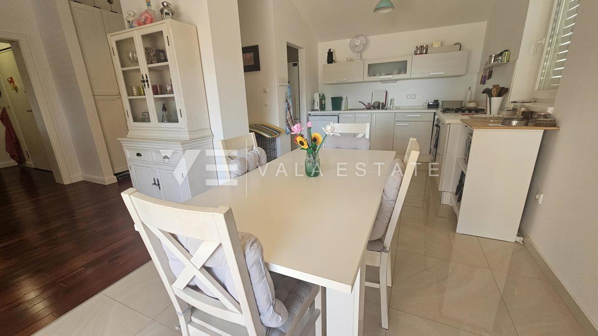UDOBNI PENTHOUSE APARTMA V BLIŽINI PLAŽE IN CENTRA