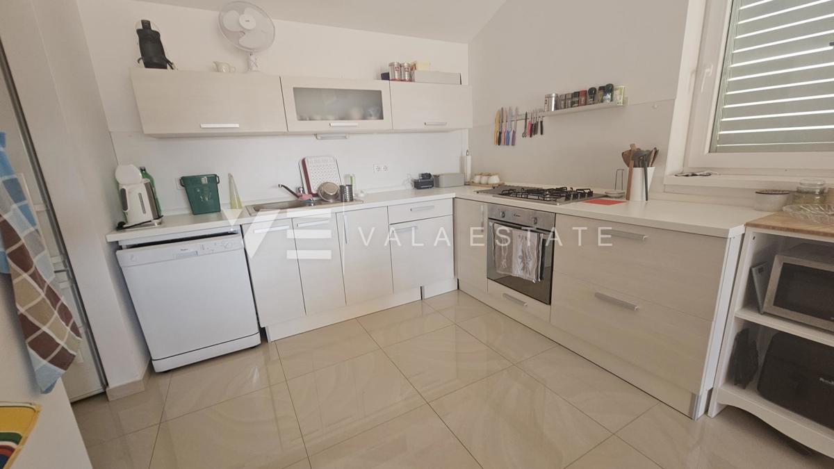 UDOBNI PENTHOUSE APARTMA V BLIŽINI PLAŽE IN CENTRA