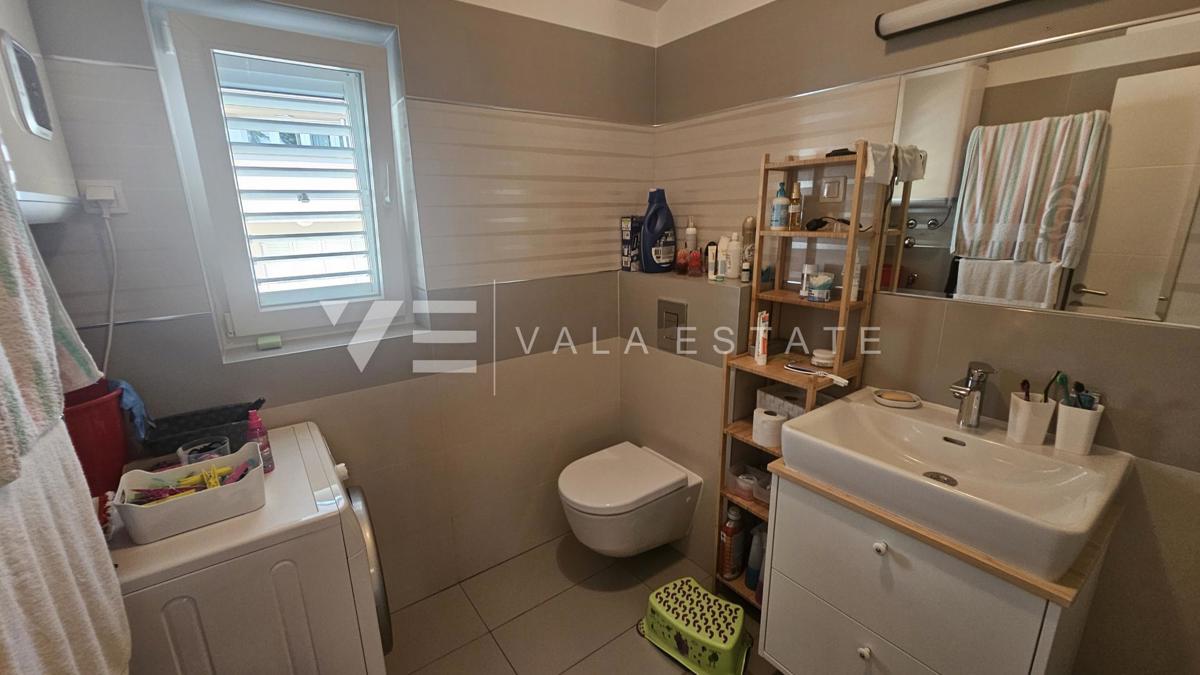UDOBNI PENTHOUSE APARTMA V BLIŽINI PLAŽE IN CENTRA