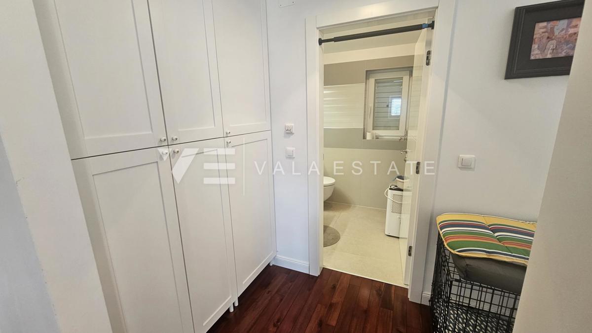 UDOBNI PENTHOUSE APARTMA V BLIŽINI PLAŽE IN CENTRA