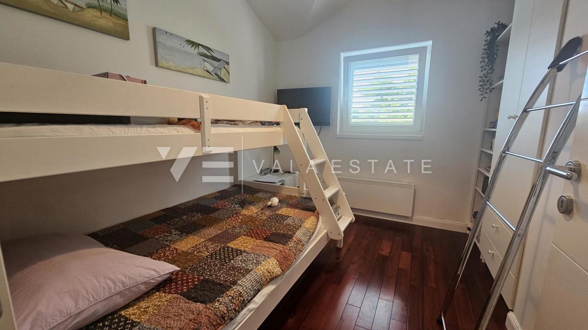 UDOBNI PENTHOUSE APARTMA V BLIŽINI PLAŽE IN CENTRA