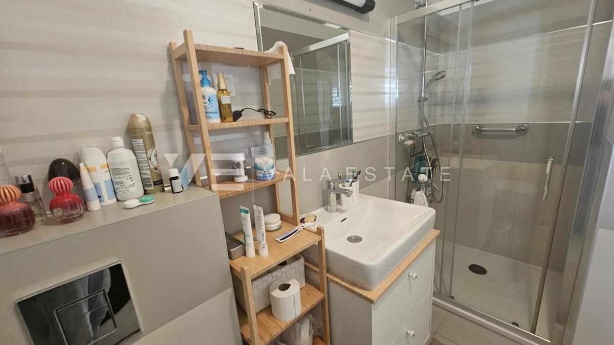 UDOBNI PENTHOUSE APARTMA V BLIŽINI PLAŽE IN CENTRA