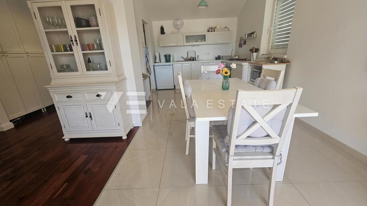 UDOBNI PENTHOUSE APARTMA V BLIŽINI PLAŽE IN CENTRA