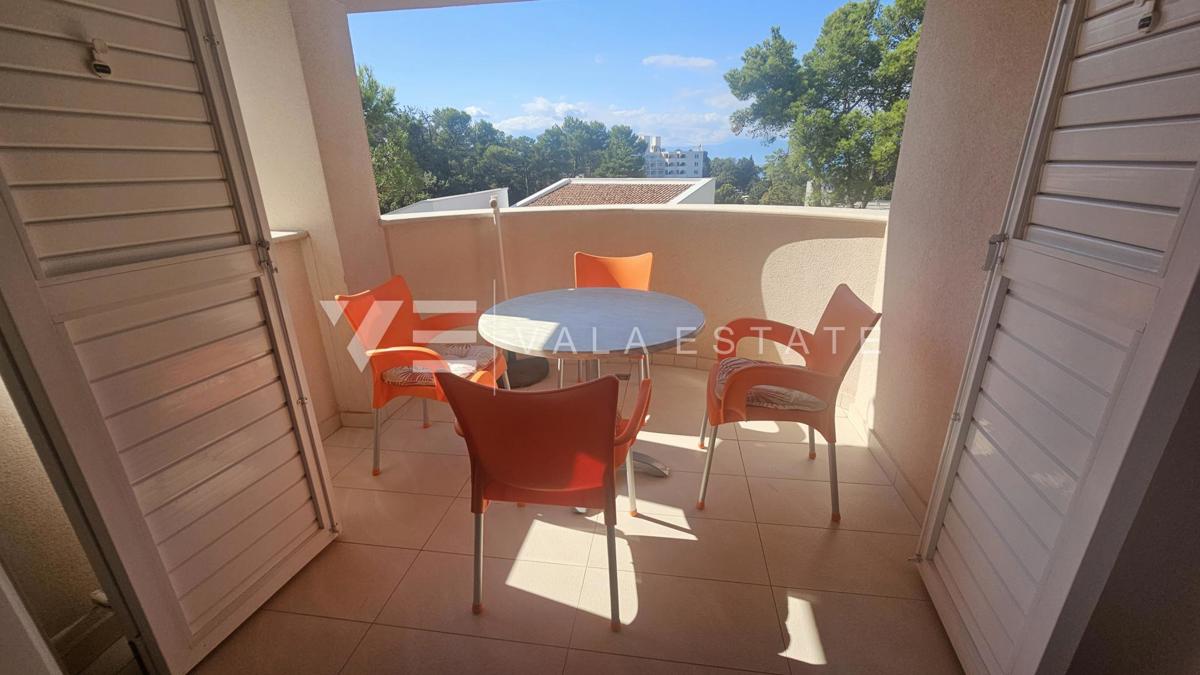 UDOBNI PENTHOUSE APARTMA V BLIŽINI PLAŽE IN CENTRA