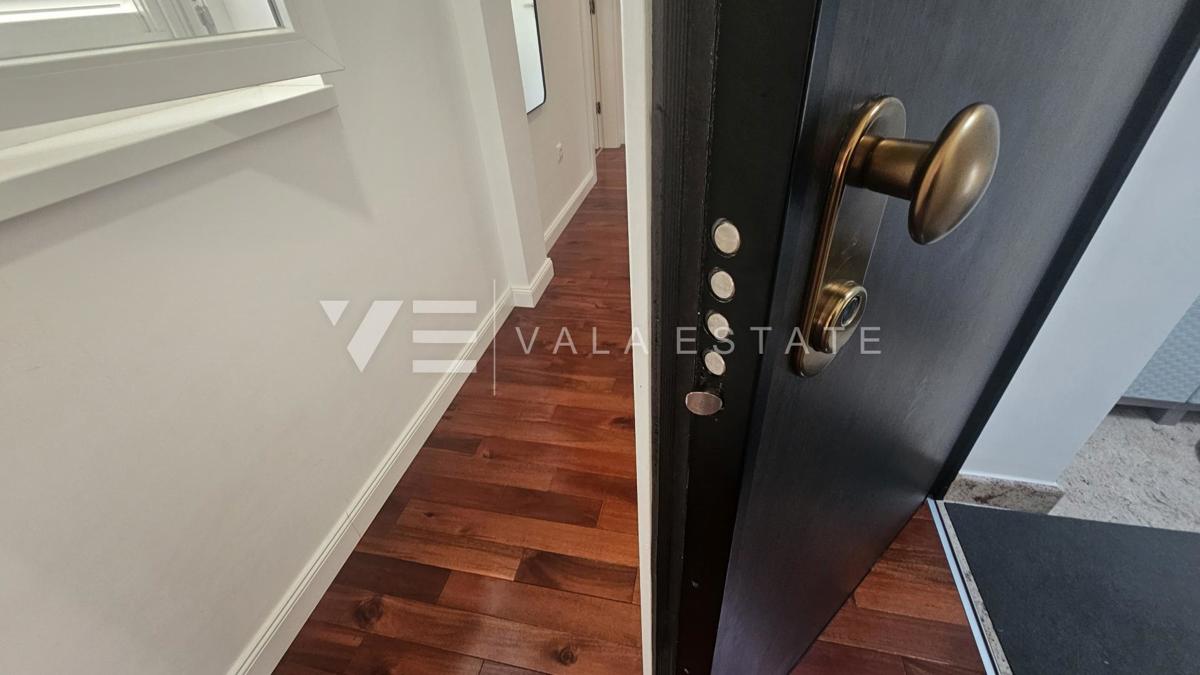 UDOBNI PENTHOUSE APARTMA V BLIŽINI PLAŽE IN CENTRA