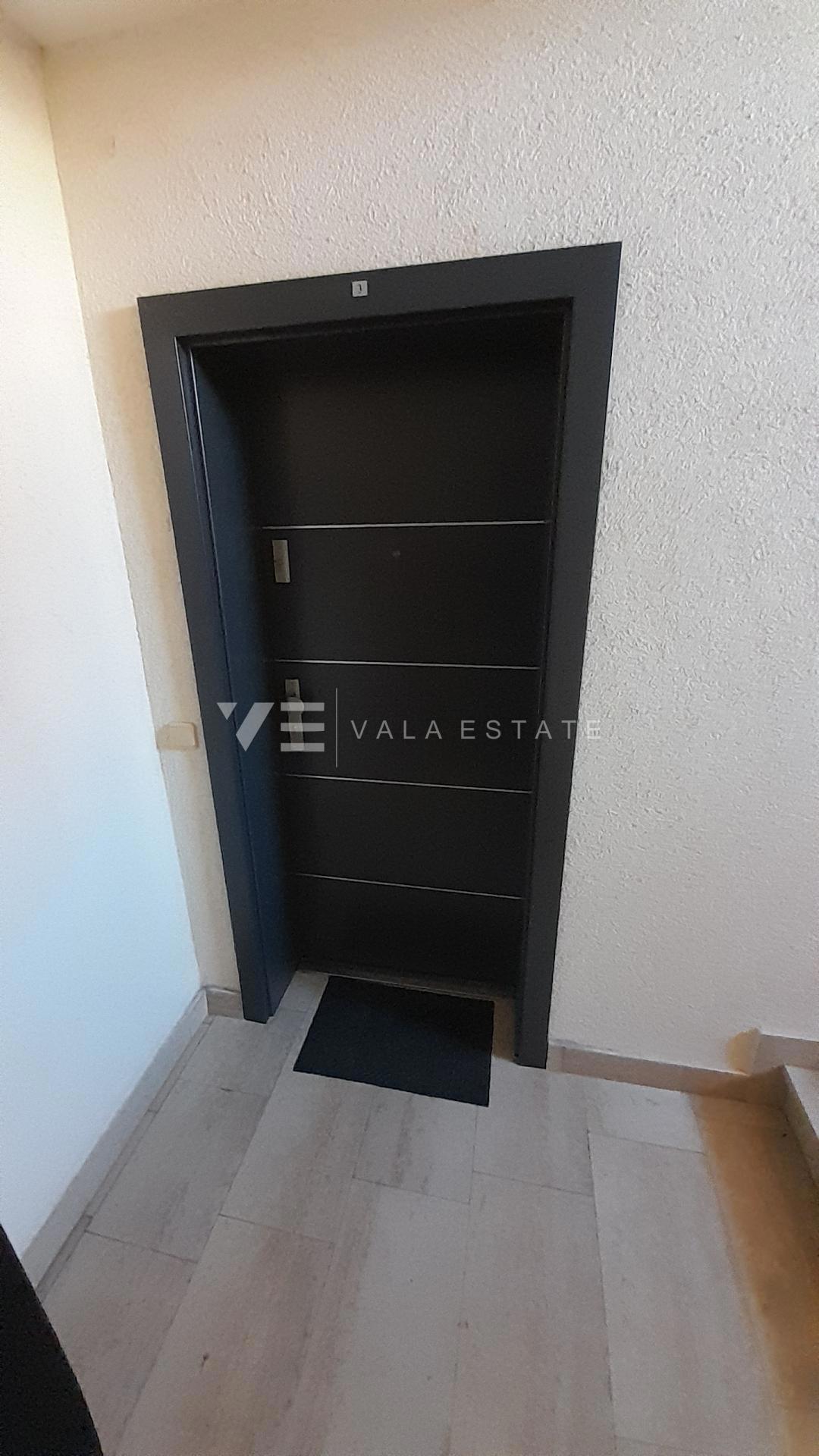 OPREMLJENI APARTMA V BLIŽINI MORJA IN CENTRA