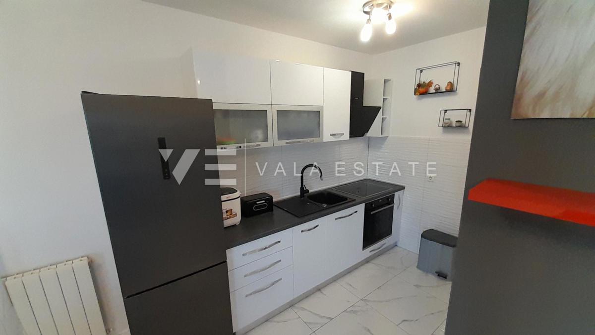 OPREMLJENI APARTMA V BLIŽINI MORJA IN CENTRA