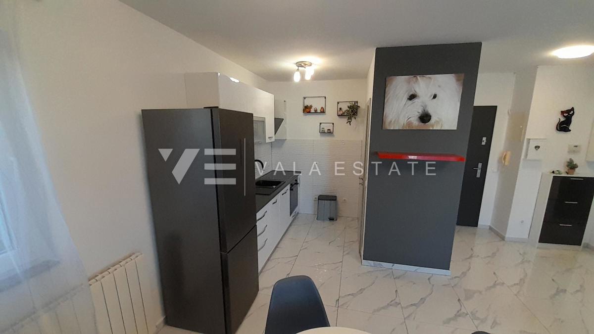 OPREMLJENI APARTMA V BLIŽINI MORJA IN CENTRA