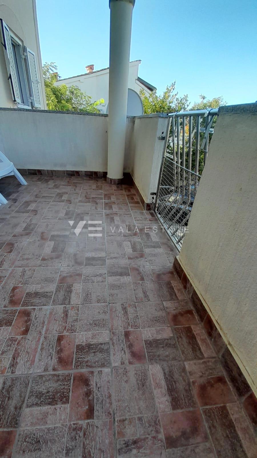 OPREMLJENI APARTMA V BLIŽINI MORJA IN CENTRA