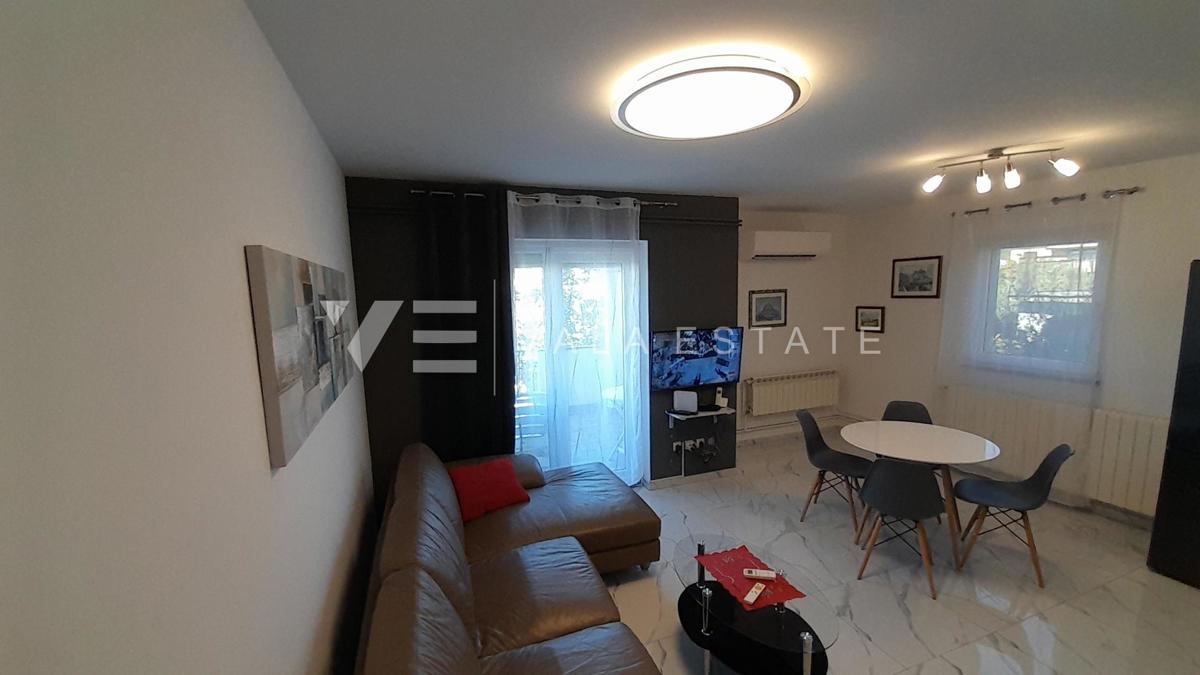 OPREMLJENI APARTMA V BLIŽINI MORJA IN CENTRA