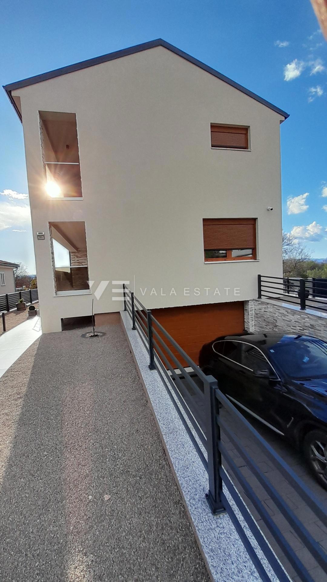 NOVA SAMOSTOJNA HIŠA Z BAZENOM IN POGLEDOM NA MORJE