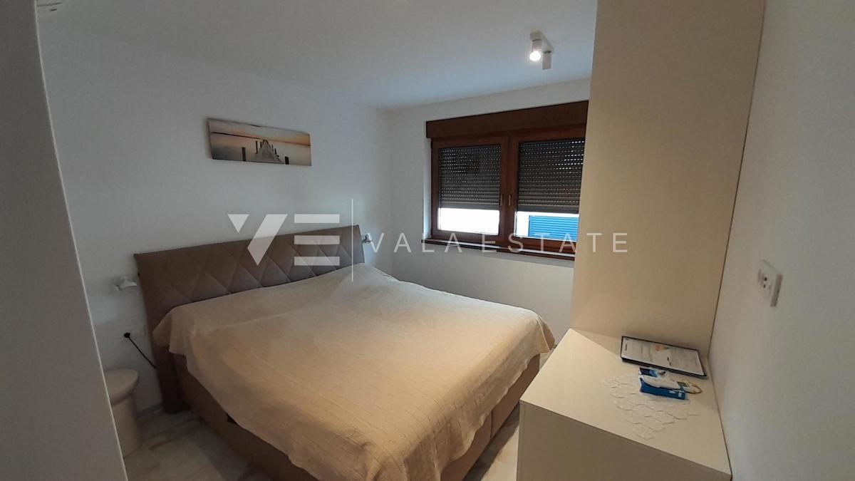 NOVA SAMOSTOJNA HIŠA Z BAZENOM IN POGLEDOM NA MORJE